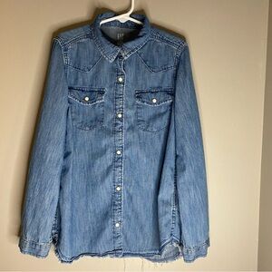 Gap Denim Children’s Button (Snap) Down Blue Shirt. Children’s size M.
